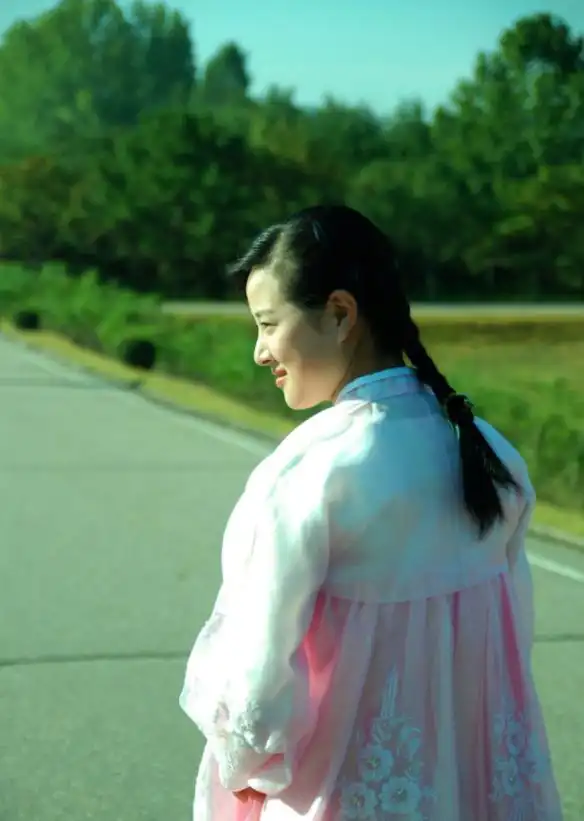 实拍不同风格的朝鲜姑娘,你最喜欢哪一种?