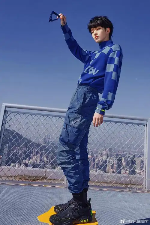 咱就是说,严浩翔这个腰围有我头围大吗 yhx腰好细不是白叫的__财经