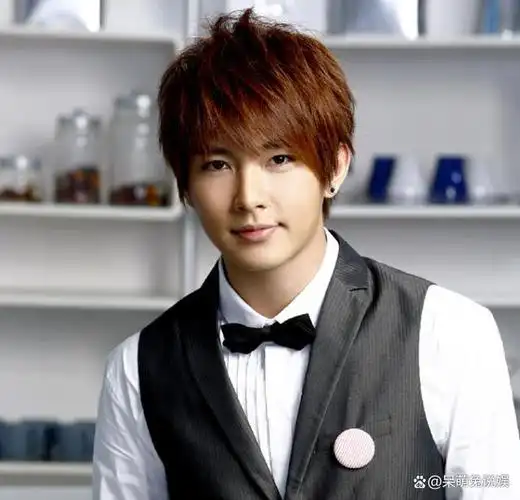 台媒曝料:炎亚纶寻知名命理大师,打算改名转运