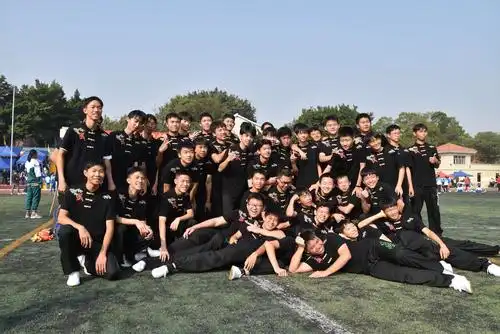 我们的高中男生团队大合照个个都是大帅哥,特别是龚老师(^～^)