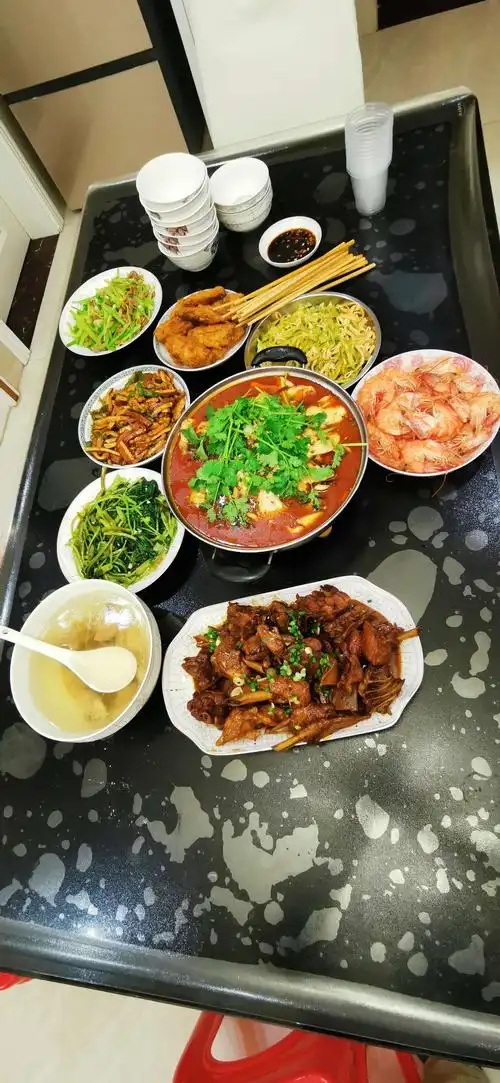 无酒不成宴!感谢粑粑,麻麻为我精心准备的一桌好菜!