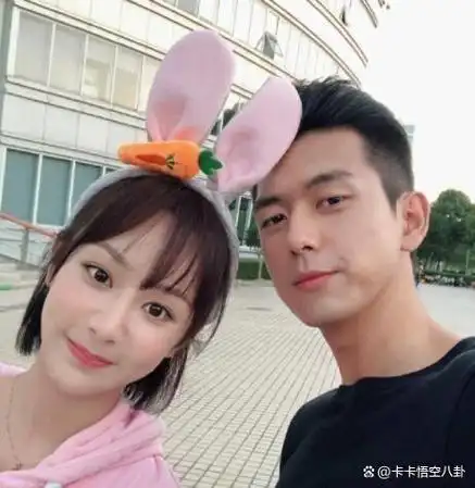 李现为杨紫送上生日祝福,杨紫回复时间和内容暴露甜蜜信息