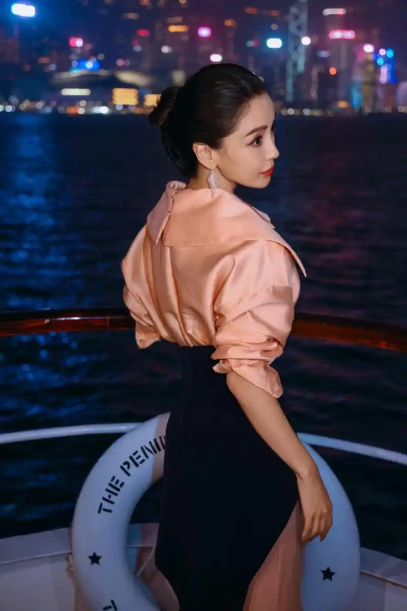 杨颖长裙礼服写真,高贵优雅,明艳动人,这笑容让人如浴春风,太美了!