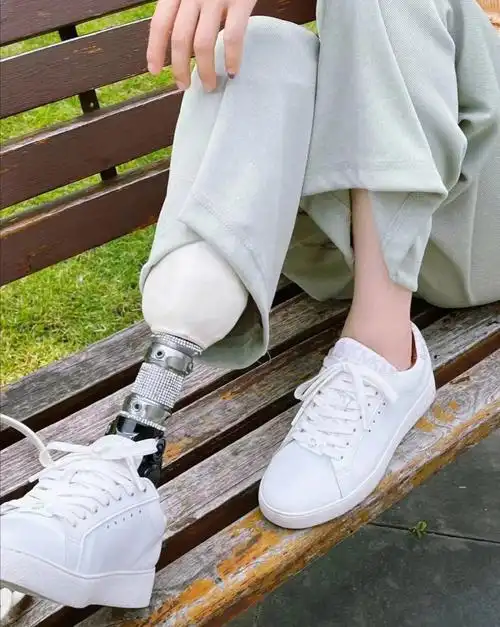 科技可以助力残疾人,对于很多安装假肢的残疾人而言,假肢里,有人工