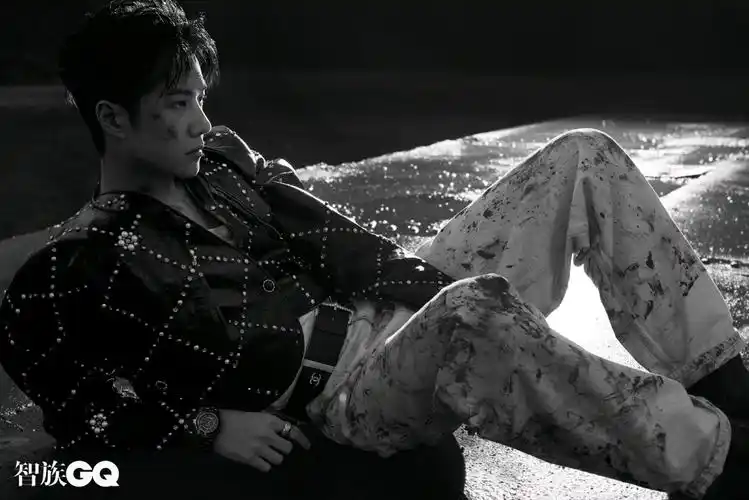 王一博智族gq10月刊封面内页大片