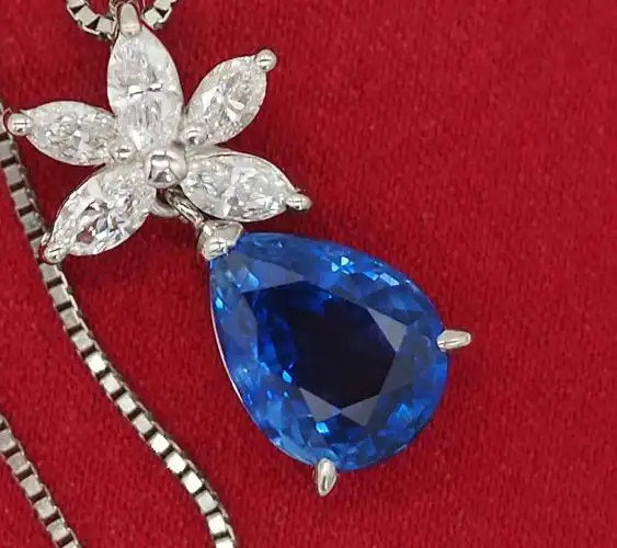 95高品质皇家蓝色蓝宝石项链95 颜色湛蓝明亮,火彩耀眼夺目.