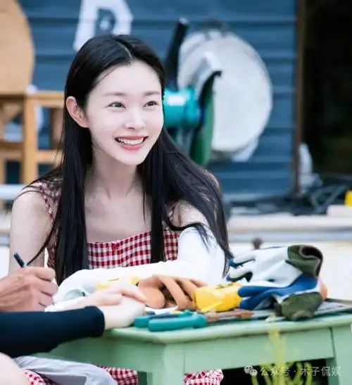 宋轶被曝上学情书收到手软!当看到学生照后,网友:太让人心动了