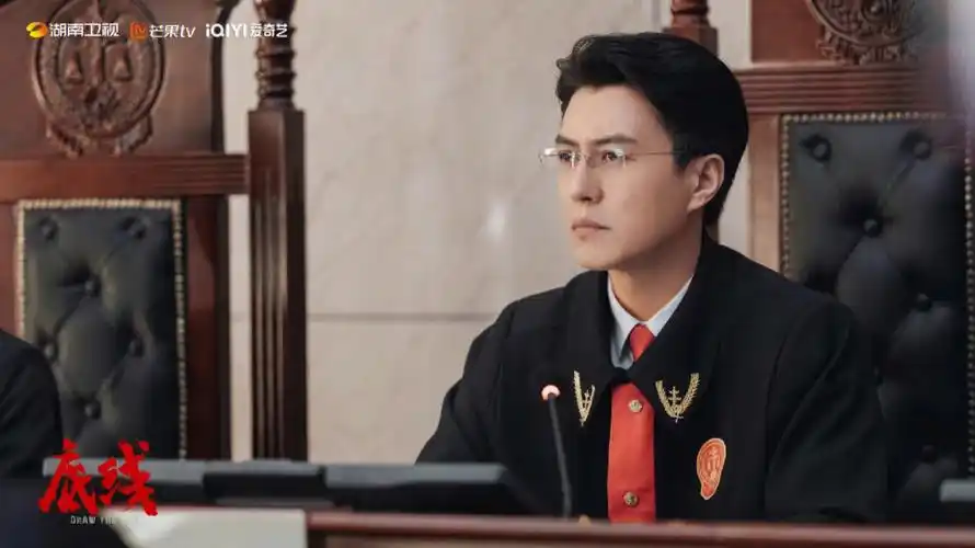 靳东《底线》方远:玲珑秋境界,剔透盛年