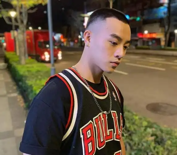 男生"不烫不染"的发型,剪这4款就够了,简单帅气不油腻