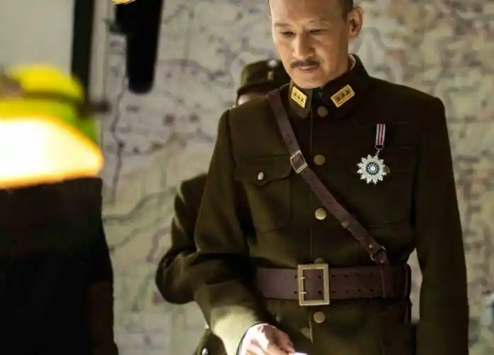 蒋介石剧照由于傅毅和祝顺鲲在之前在胡之杰手下当差的时候,没少受胡