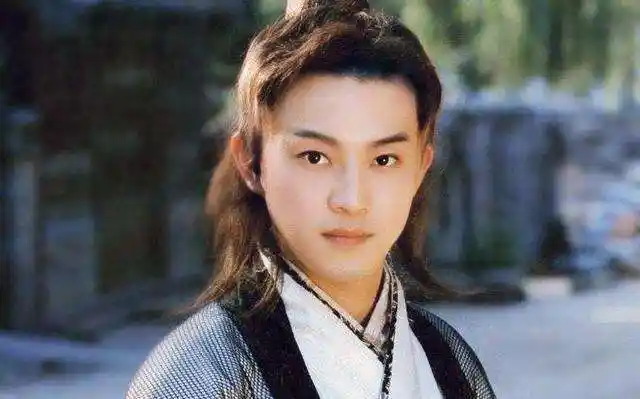 上错花轿嫁对郎的造型,这张应该流传挺广的,好多人都看过,沙溢古装真