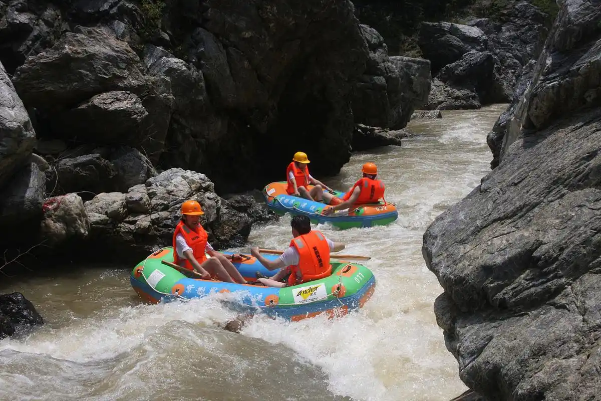 99被称为"亚洲第一漂"的金洞漂流,究竟有什么魅力吸引众多游客前