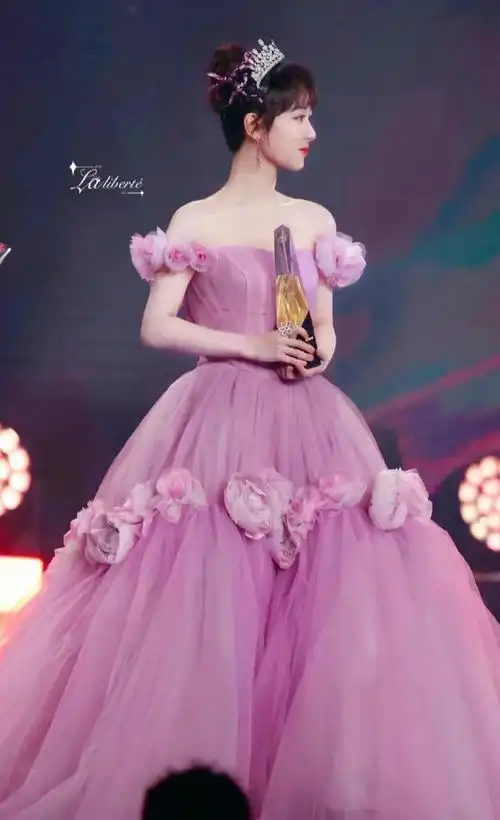 女明星穿公主裙,哪一位更像公主|赵丽颖|唐嫣|杨紫|杨幂|毛晓彤_网易