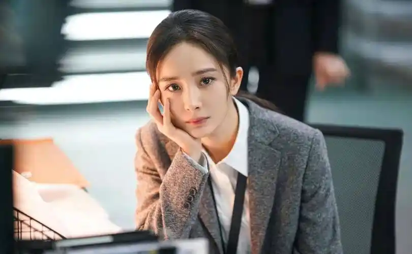 杨幂离开滤镜还是神颜吗?