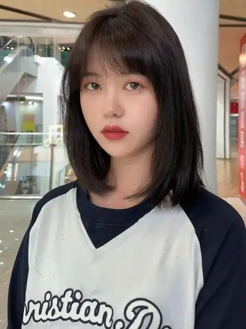 简约耐看锁骨发,2022火爆发型锁骨发最耐看又简约高级的发型,一款可以