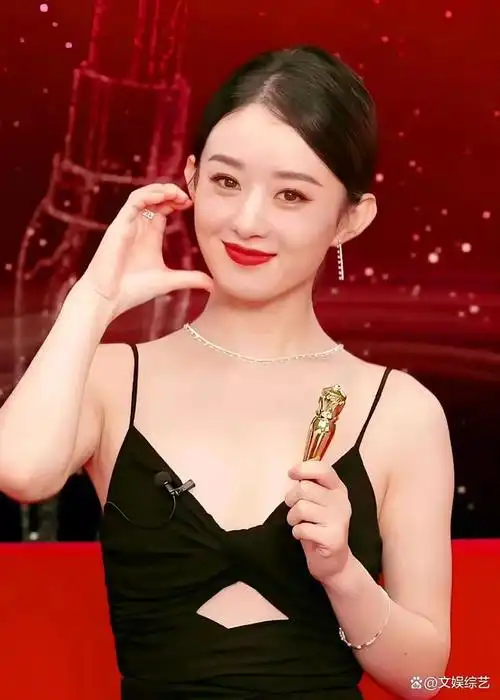 并不只是她出生于农村,从农村的一个普通女孩,成长为娱乐圈顶流女明星