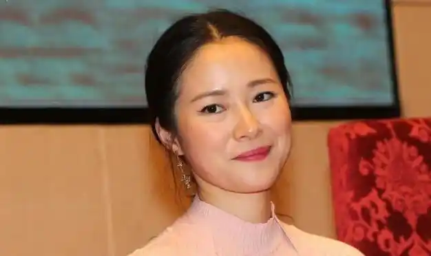 的是她还是《红楼梦》的出演过贾宝玉一角,在《玉蜻蜓》扮演过沈贵升