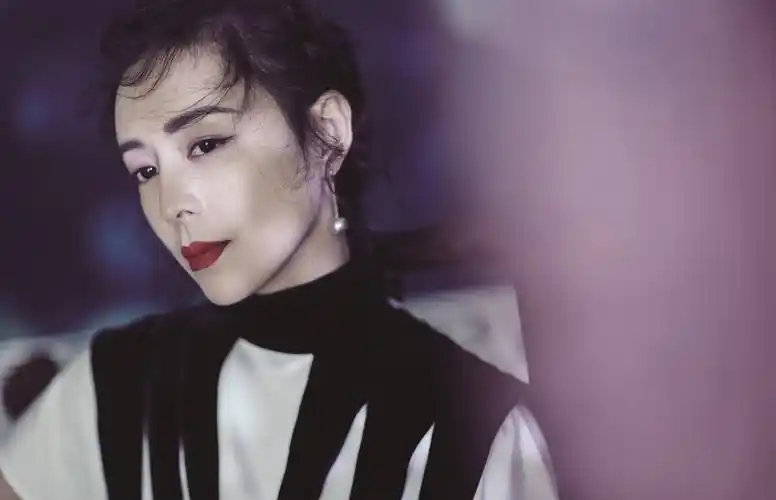 张静初"冷"面妆容气场十足 美出新境界