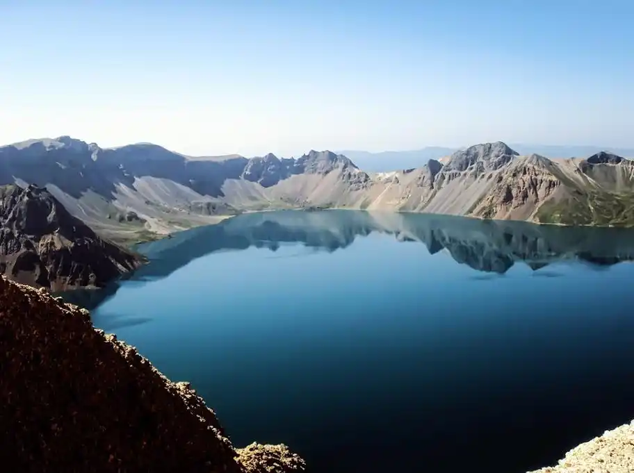 吉林省长白山天池壮丽景色介绍 吉林省长白山天池,是位于长白山脉的一