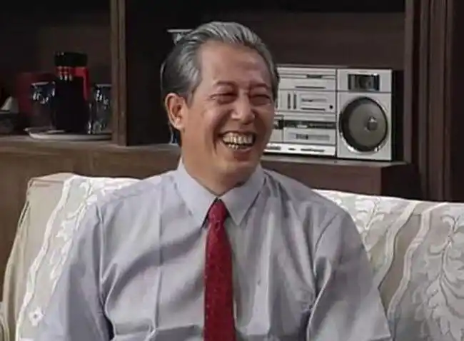 他就是在剧中饰演爷爷的文兴宇,在剧中他爱戴孩子的形象可以说是很多