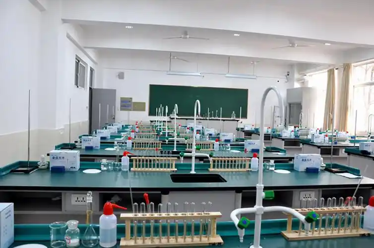 学校化学实验室