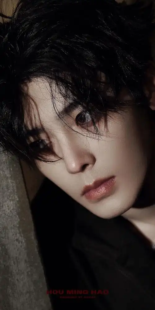 侯明昊allblack烟熏造型