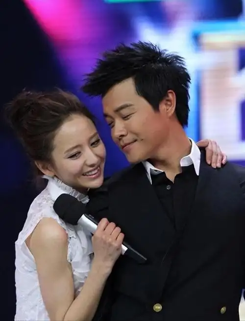 被疑不如佟丽娅,她什么来头插图12