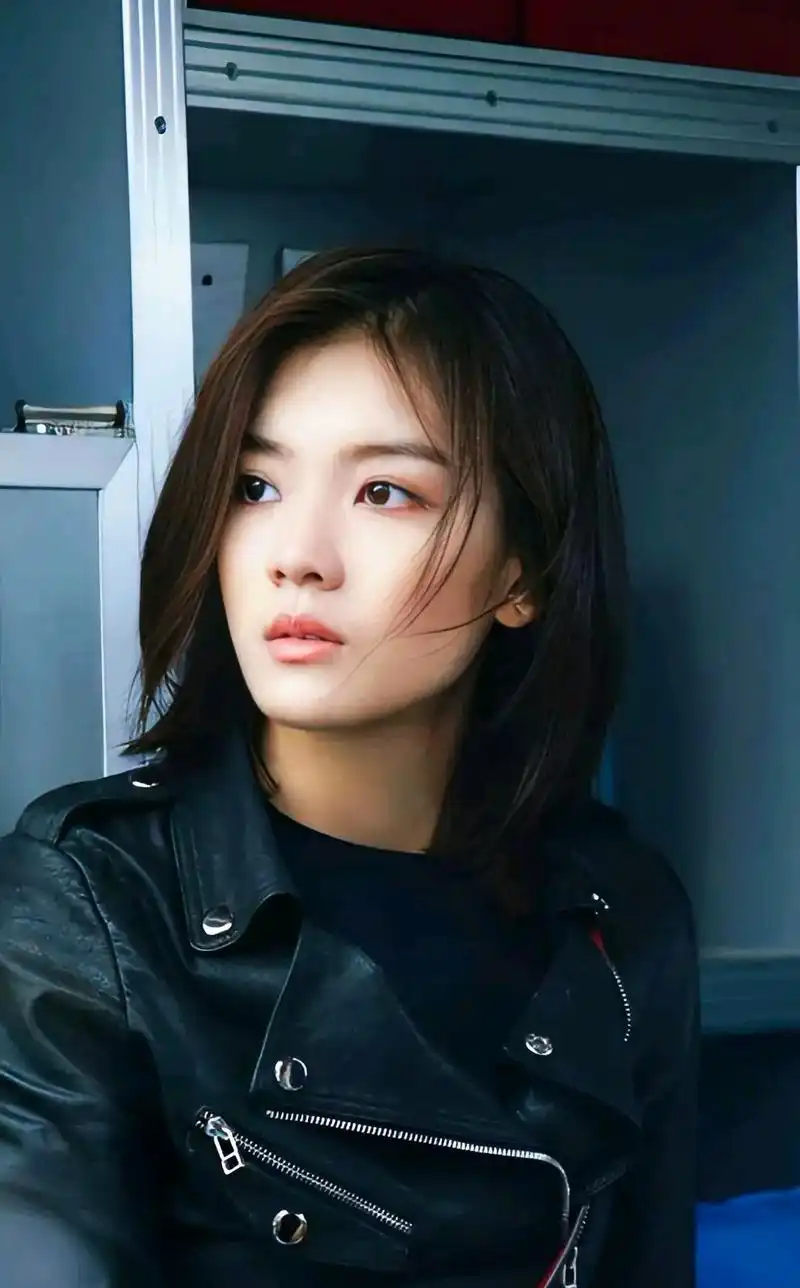 四川美女张雅玫气质出众,文艺范十足