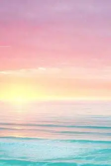 独一无二的粉色沙滩,在夕阳映照下显得更加散发光芒