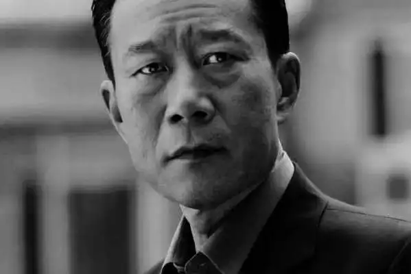 男演员奖;2012年,凭借电影《一九四二》夺得第50届台湾电影金马奖最佳