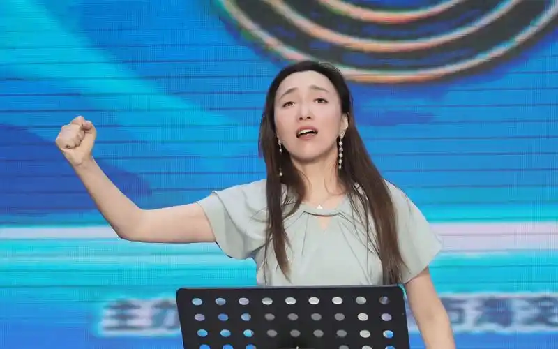 陈小朵谁是我生命中破晓的微光无修音现场