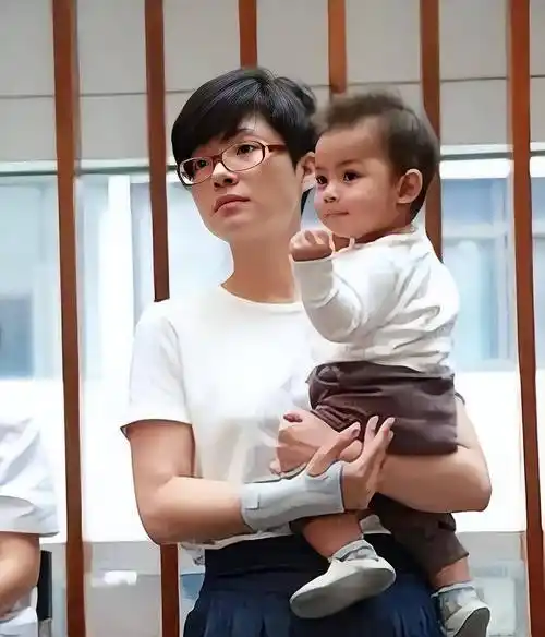 知名主持人吉雪萍自曝:失去女儿,我顿悟了生死无常_教育_节目_经历