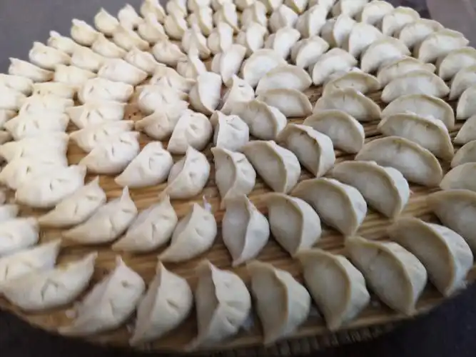 饺子就酒越喝越有,北方人吃饺子不需要理由_东北