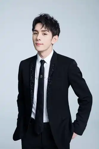 美妆博主李佳琦高清原图查看