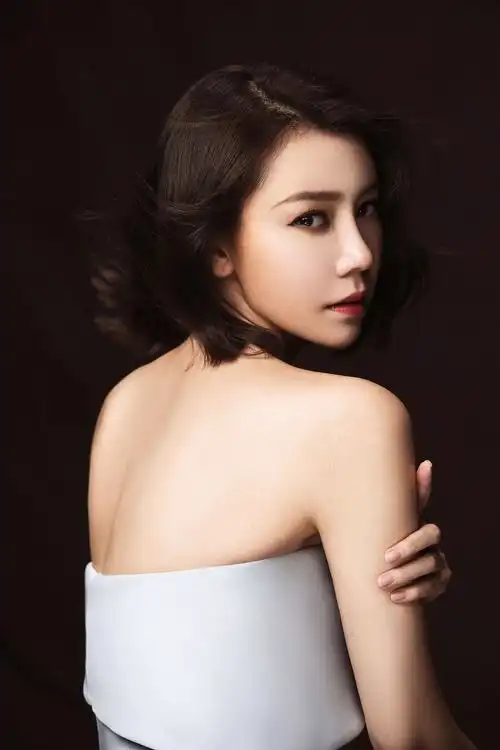 分享收藏弦子-胶片最美姐妹花--贾青,弦子,安又琪不一样的肖像收录