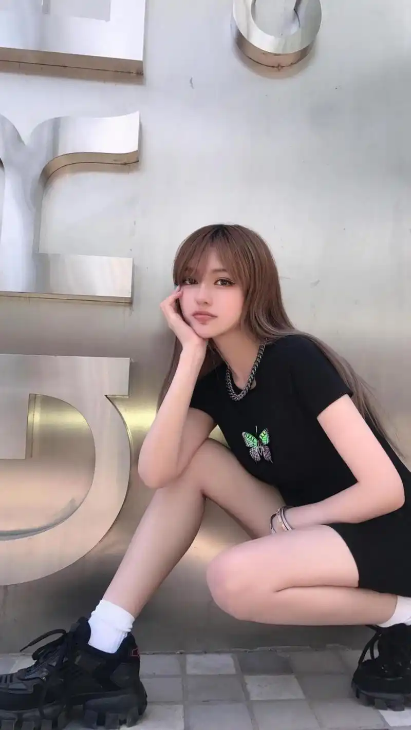 周扬青时尚休闲阳光诱人写真