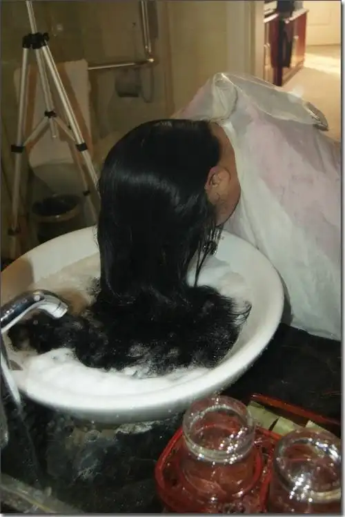 王女士洗长发图片32