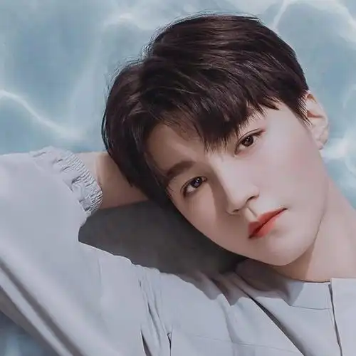 王俊凯令人胎动的头像小螃蟹们快疯狂保存