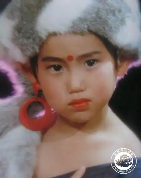 一场爆小时候不堪回首的童年照的活动,引起了比较大的轰动.