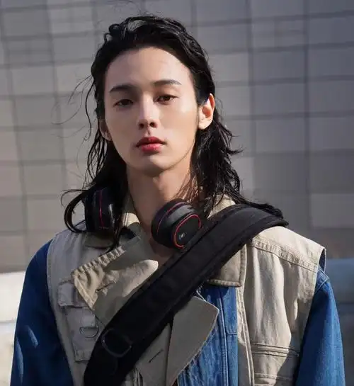 给大家介绍一下我的新男友模板可帅可盐的长头发男生