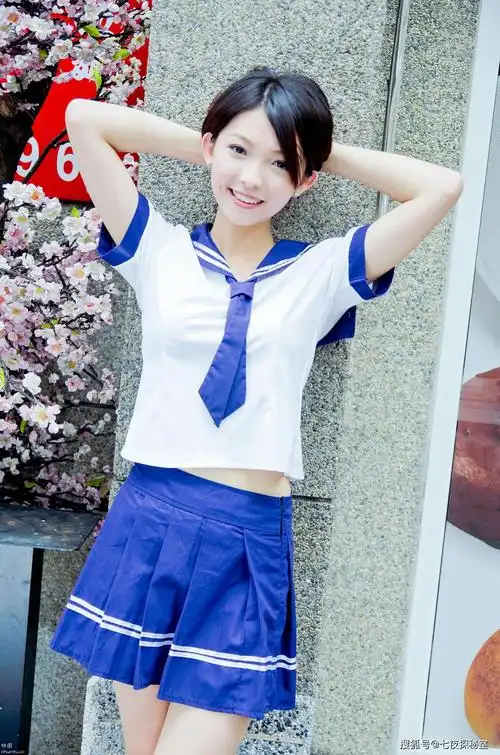 清新校园风清新亮丽的学生时代与校服联系在一起构成青春岁月里难忘的