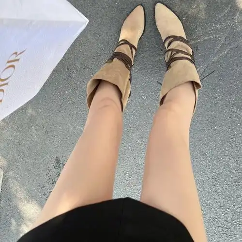 夏天穿靴子热吗哈哈好看就行啊