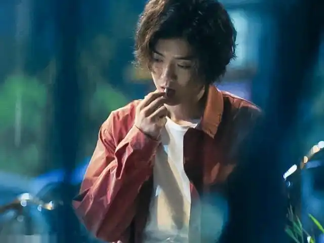 鹿晗新戏里演邋遢游戏男,看到他抽烟的全过程,演技实力一目了然