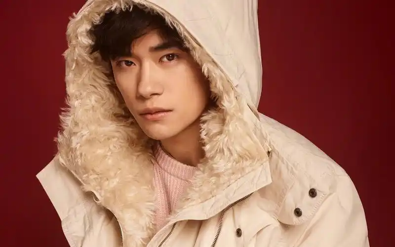 易烊千玺时尚花样杂志代言海报,高清图片,电脑桌面-壁纸族