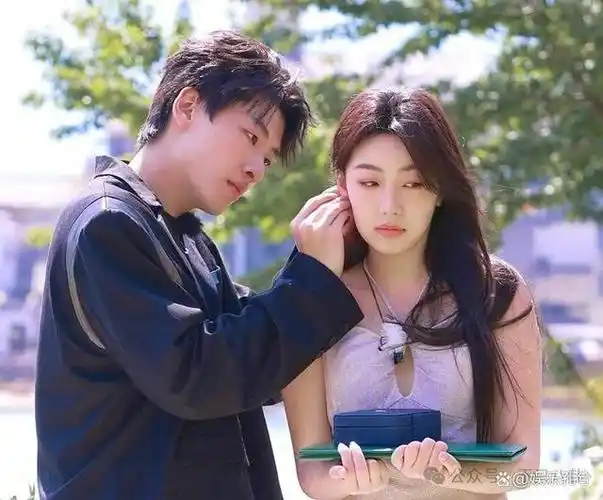 和沛沛拥吻的照片传出,吻得那叫一个热血沸腾,可见俩人是牵手成功了