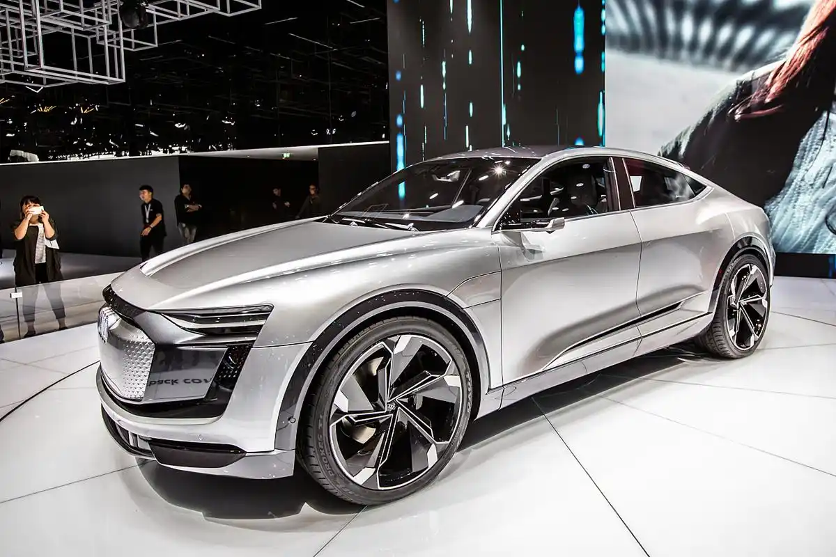 奥迪 e-tron gt 上市:零百加速 4.1 秒,售 99.98 万元.