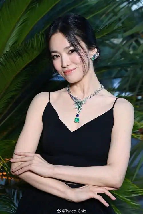 宋慧乔外媒生图##宋慧乔黑色长裙