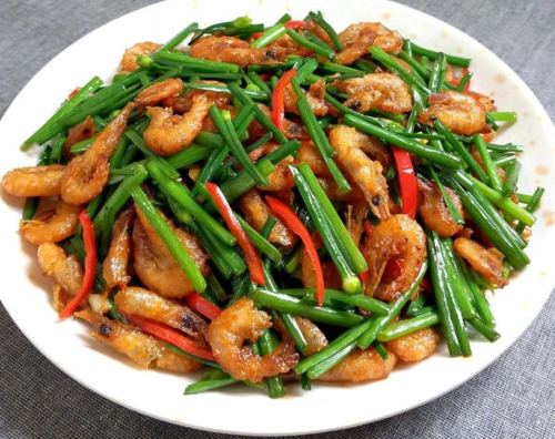 估计很多人都没这样吃过韭菜花炒河虾,大家可以收藏试试