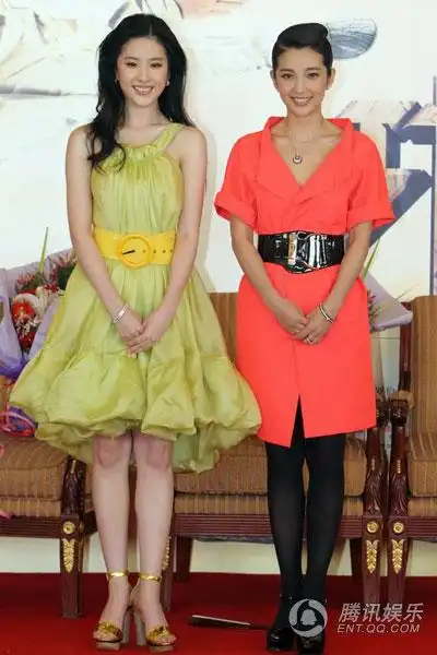 刘亦菲称李冰冰是偶像:我是看她的片子长大的