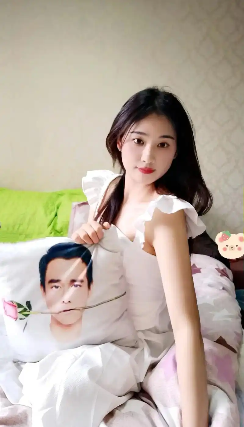 喜欢一个人的眼神是藏不住的😍#彭于晏 #彭于晏老婆 #甜系 - 抖音